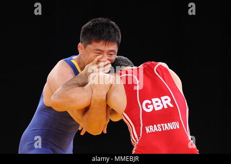 Krasimir Krastanov vs Qi Mude participer à la lutte Gréco romaine masculine, compétition FILA, Excel Arena, London 11 Décembre 2011 Banque D'Images