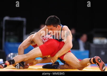 Krasimir Krastanov vs Qi Mude participer à la lutte Gréco romaine masculine, compétition FILA, Excel Arena, London 11 Décembre 2011 Banque D'Images