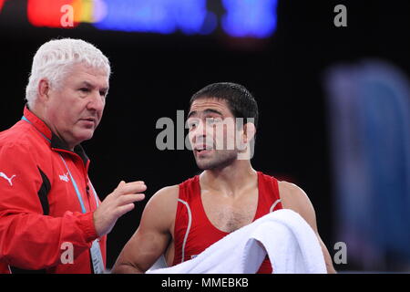 Krasimir Krastanov vs Qi Mude participer à la lutte Gréco romaine masculine, compétition FILA, Excel Arena, London 11 Décembre 2011 Banque D'Images