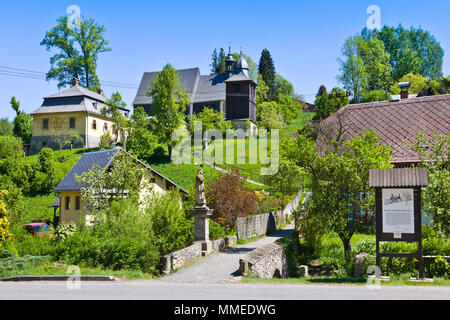 Vesnická památková zóna Kryštofovo údolí pod Ještědem, Liberec, Česká republika / village protégé architecture, Krystof vallée près de Jested Libere Banque D'Images