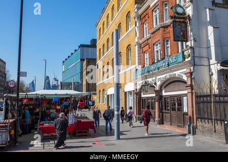 Londres, Royaume-Uni - 19 avril 2018 : une vue de Whitechapel Road dans l'East End de Londres, Royaume-Uni, le 19 avril 2018. La route est le foyer de divers points d'inc Banque D'Images