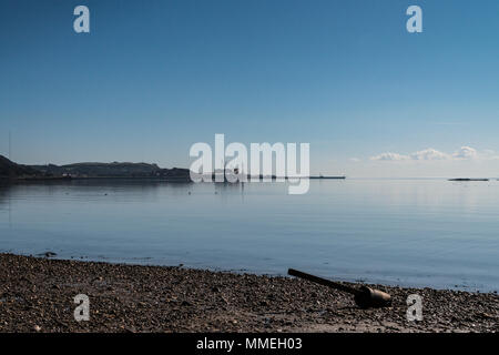 Silversands bay vu de la plage Silver Sands, Aberdour, Ecosse Banque D'Images