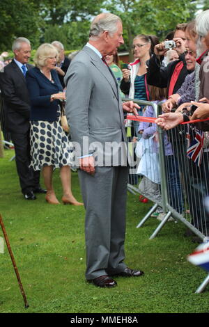 Le Prince Charles et la duchesse de Cornouailles en visite au Pays de Galles Banque D'Images