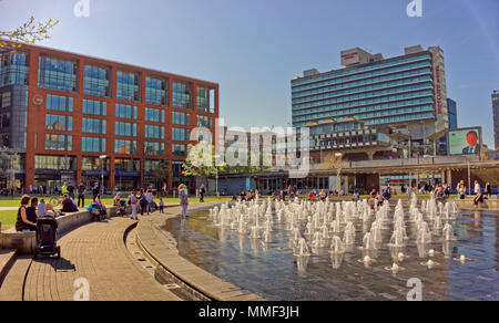 Les jardins de Piccadilly et fontaines dans le centre-ville de Manchester, Greater Manchester, Angleterre, Royaume-Uni. Banque D'Images