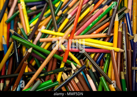 La vie encore d'une collection de crayons de couleur Banque D'Images