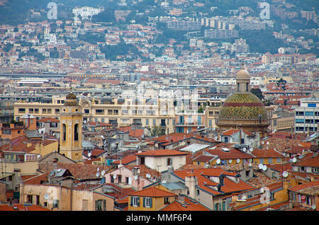 Vue sur la vieille ville et le dôme de cathédrale Saint-Reparate, Nice, Côte d'Azur, Alpes-Maritimes, France du Sud, France, Europe Banque D'Images