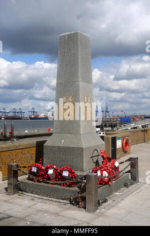 L'Association de la marine marchande et de la direction générale du district d'Harwich's memorial à la mer d'Harwich, Essex, Angleterre Banque D'Images