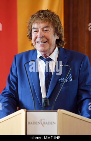 11 mai 2018, l'Allemagne, Baden-Baden : Populaire folk-singer Tony Marshall est décerné la citoyenneté honoraire de la ville de Baden-Baden. Le 80-year-old Baden-Badener est grand encore de réalisations mettre sa maison natale sur la carte. Photo : Uli Deck/dpa Banque D'Images