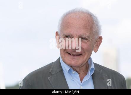 Marin Karmitz pose à la photo de "Hommage à Marin Karmitz' au cours de la 71e édition du Festival de Cannes au Palais des Festivals de Cannes, France, le 11 mai 2018. Dans le monde d'utilisation | Banque D'Images