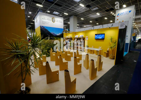 Turin, Piémont, Italie, le 10 mai, 2018. International Book Fair 2018,premier jour. Valle d'Aosta stand Crédit : RENATO VALTERZA/Alamy Live News Banque D'Images