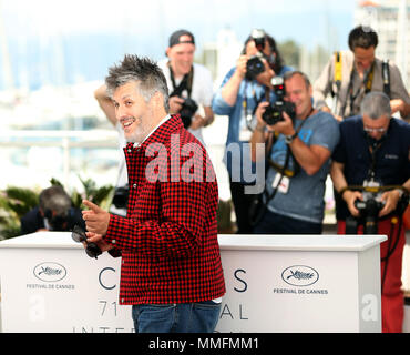 Cannes, France. Le 11 mai, 2018. Directeur Christophe Honoré assiste à la photocall pour sorry Angel (plaire, aimer et courir vite) lors de la 71e assemblée annuelle du Festival du Film de Cannes au Palais des Festivals de Cannes, France, le 11 mai 2018. Credit : Luo Huanhuan/Xinhua/Alamy Live News Banque D'Images