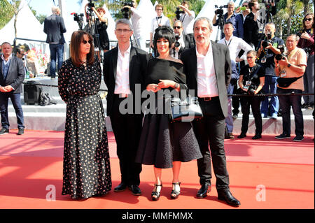 Cannes, France. Le 11 mai, 2018. 71e Festival du Film de Cannes 2018, tapis rouge film film ' Le Livre d' Image' présenté : Nicole Brenez, Fabrice Aragno, Mitra Farahani, Jean-Paul Battaggia : Crédit Photo Agency indépendante/Alamy Live News Banque D'Images