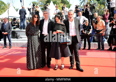 Cannes, France. Le 11 mai, 2018. 71e Festival du Film de Cannes 2018, tapis rouge film film ' Le Livre d' Image' présenté : Nicole Brenez, Fabrice Aragno, Mitra Farahani, Jean-Paul Battaggia : Crédit Photo Agency indépendante/Alamy Live News Banque D'Images