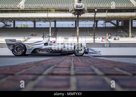 11 mai 2018 - Indianapolis, Indiana, États-Unis d'Amérique - Helio Castroneves (3) tient à la voie à la pratique pour le Grand Prix d'IndyCar à Indianapolis Motor Speedway Course sur route dans la région de Indianapolis, Indiana. (Crédit Image : © Justin R. Noe Asp Inc/ASP via Zuma sur le fil) Banque D'Images