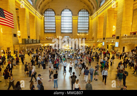 La gare Grand Central intérieur, avec une foule de gens à l'heure de pointe, Grand Central Station, New York City, USA Banque D'Images