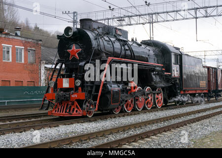 Perm, Russie - Mai 09, 2018 : classe soviétique restauré L locomotive à vapeur, participant à la reconstruction historique de la "victoire". Banque D'Images