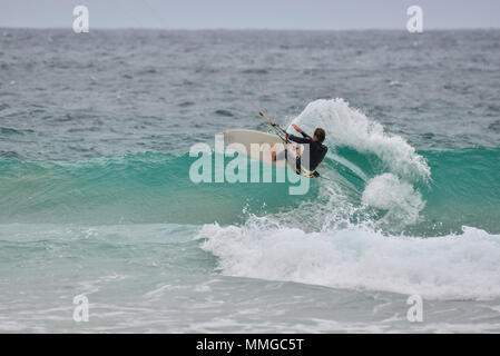 Fuerteventura - El cotillo - mars 11, 2016 : athlète en séance de formation à cotillo beach Banque D'Images