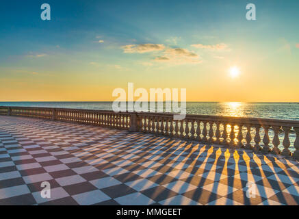 Terrazza Mascagni terrasse front de belvédère au coucher du soleil. Livourne Toscane Italie Europe. Banque D'Images