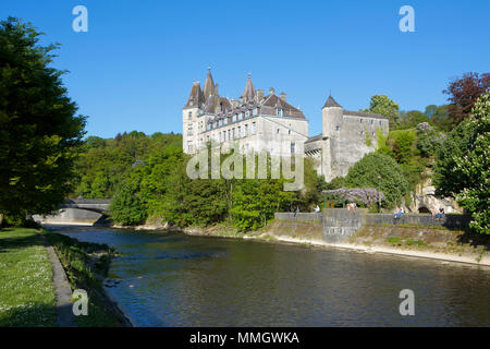 Le château du comte d'Ursel le long de l'Ourthe à Durbuy (province de Luxembourg), Belgique Banque D'Images