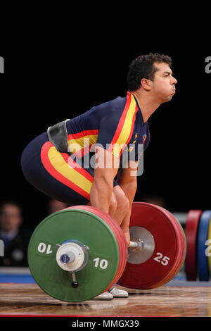 Juan Jose Navarro de l'Espagne participe à la Men's 94kg groupe un programme de levage de poids au cours de la London Olympic Test Event 2012 se prépare à l'ExCel Arena, London 10 Décembre 2011 Banque D'Images