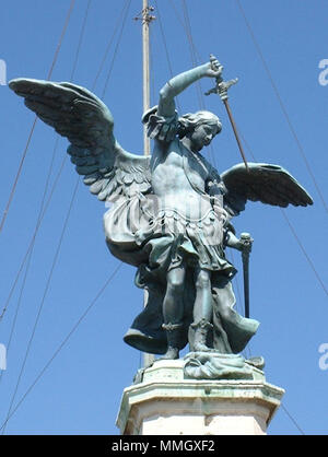 . Anglais : La statue de bronze de l'Archange Michael, debout sur le Castel Sant'Angelo, Rome, modélisé en 1753 par Peter Anton von Verschaffelt (1710-1793). English : Ange de Pietro Van Verschaffelt (1753), au sommet du château Saint-Ange (Rome). Italiano : Roma, Castel Sant'Angelo : l'arcangelo Michele (dit l'Angelo di Castello), opéra (1753) di Peter Anton von Verschaffelt (1710-1793). . 1753. Peter Anton von Verschaffelt (Flamand, 1710-1793) Angel Van Verschaffelt SantAngelo Banque D'Images