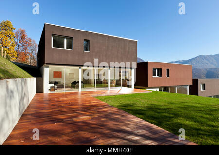 Belles maisons modernes avec jardin, piscine Banque D'Images