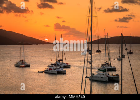 Scène magnifique coucher de soleil sur l'île de Virgin Gorda dans les ÎLES VIERGES BRITANNIQUES Banque D'Images