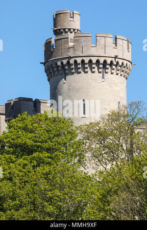 Vue de l'un de l'imposante tours fortifiées d'Arundel Castle dans le West Sussex, Royaume-Uni. Banque D'Images