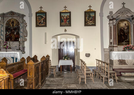 Le centre de l'Istrie, Croatie - l'intérieur de l'église paroissiale de l'assomption de Marie (19e siècle) dans une petite ville médiévale de Hum Banque D'Images