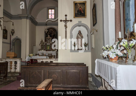 Le centre de l'Istrie, Croatie - l'intérieur de l'église paroissiale de l'assomption de Marie (19e siècle) dans une petite ville médiévale de Hum Banque D'Images