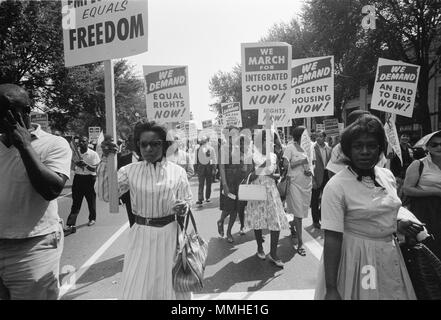 Les marcheurs de droits civils dans les rues de Washington, D.C. le 28 août 1963 Banque D'Images