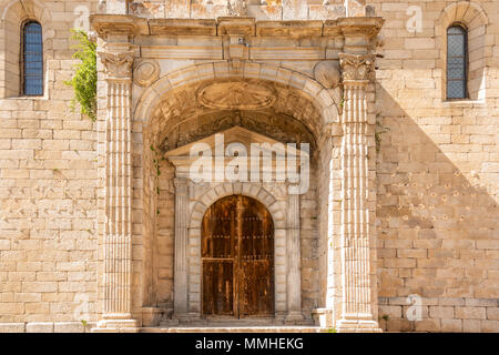 Portail de l'ancienne église paroissiale de San Miguel dans la ville de Villatoro. Communauté de Castilla la Mancha. Province d'Avila. Espagne Banque D'Images