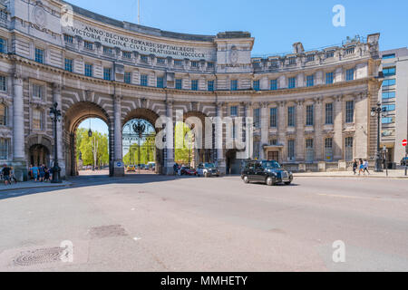 Mai 05, 2018 LONDRES : Vue de l'Admiralty Arch - un bâtiment historique à Londres qui intègre une arche à la construction de la route et l'accès piétonnier entre Banque D'Images