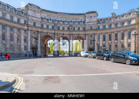 Mai 05, 2018 LONDRES : Vue de l'Admiralty Arch - un bâtiment historique à Londres qui intègre une arche à la construction de la route et l'accès piétonnier entre Banque D'Images