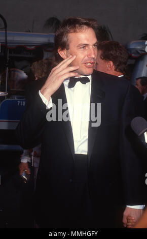 BURBANK, CA - 02 juin : l'acteur Kevin Costner assiste à la Warner Bros Studio événement Inauguration à Warner Bros Studios le 2 juin 1990 à Burbank, Californie. Photo de Barry King/Alamy Stock Photo Banque D'Images