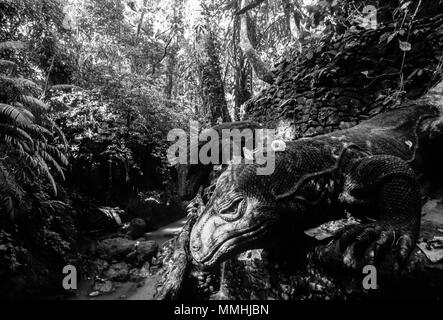 Ubud, Bali, Komodo des statues dans la forêt des singes avec des offres Banque D'Images