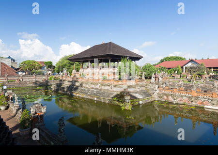 Taman Kertha Gosa pavillon flottant ou Bale kambang, Klungkung ou Semarapura, Bali, Indonésie Banque D'Images