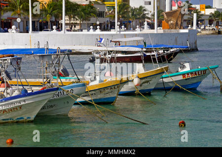 Bateaux à quai dans le port principal de l'île de Cozumel, Mexique Banque D'Images