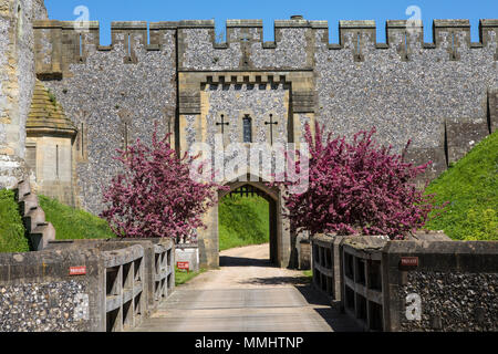 ARUNDEL, UK - 5 mai 2018 : l'une des portes en Arundel Castle dans le West Sussex, Royaume-Uni, le 5 mai 2018. Banque D'Images