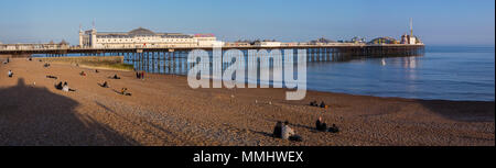 BRIGHTON, UK - 4 mai 2018 : une vue panoramique de la jetée de Brighton, à Sussex, Royaume-Uni, le 4 mai 2018. Banque D'Images