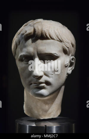 L'empereur romain Auguste. Buste en marbre romain du 1er siècle de notre ère sur l'affichage dans le Kunsthistorisches Museum (Musée de l'histoire de l'Art) à Vienne, Autriche.