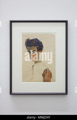 "Auto-portrait Dessin de Shirt' (1910) par le peintre expressionniste autrichien Egon Schiele affichée à son exposition rétrospective au Musée Leopold de Vienne, en Autriche. L'exposition du centenaire de la mort d'Egon Schiele exécute jusqu'au 4 novembre 2018. Banque D'Images