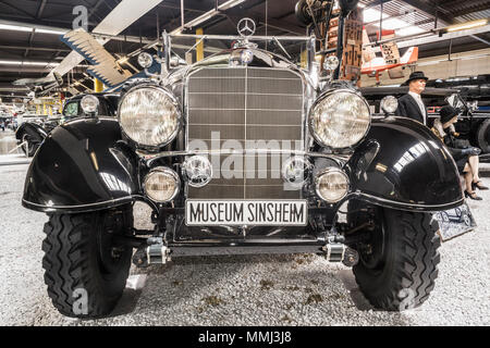 Ancienne voiture Mercedes avec inscrit "MUSEUM SINSHEIM de plaque d' , Auto & Technik Museum, Berlin, Allemagne Banque D'Images