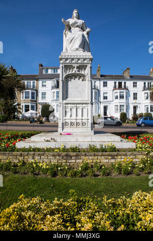 La statue de la Reine Victoria sur Clifftown Parade à Southend-on-Sea dans l'Essex, au Royaume-Uni. Banque D'Images