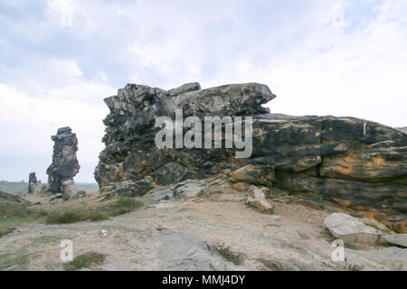 Weddersleben, Allemagne - 10 mai 2018 : vue sur le Mur du diable dans les montagnes du Harz, Allemagne. Le Mur du diable. Le Teufelsmauer fonctionne pendant environ Banque D'Images