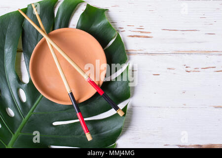 Baguette à la main en céramique et four. Asian Food concept Banque D'Images