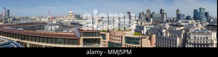 Vue panoramique sur la ville et le centre de Londres vu du quartier financier, London EC4 sur Bloomberg Londres vers Westminster Banque D'Images