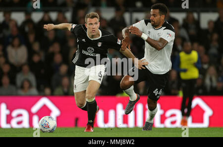 Derby County's Tom Huddlestone (droite) et Derby County's Richard Keogh bataille pour la balle durant le match des éliminatoires du championnat Sky Bet à Pride Park, Derby. Banque D'Images