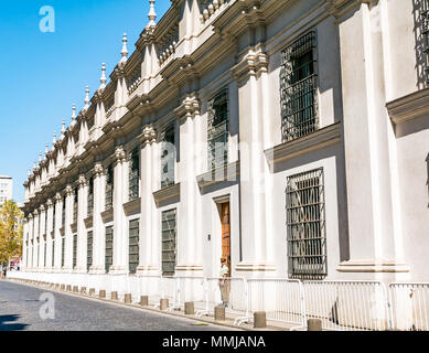 Side Street view La Moneda, Palais Présidentiel, Santiago, Chili, Amérique du Sud Banque D'Images