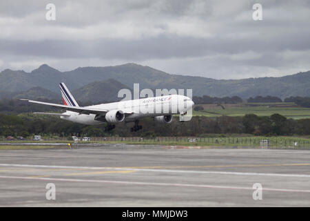 Air France, comme AIRFRANCE stylisé, est le porte-drapeau français basé à Tremblay-en-France. C'est une filiale du groupe Air France-KLM et Banque D'Images